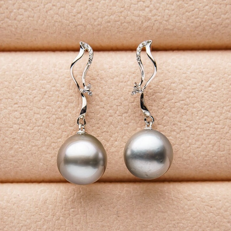 Silver dangle earrings with 10mm round natural cultured tahitian pearl