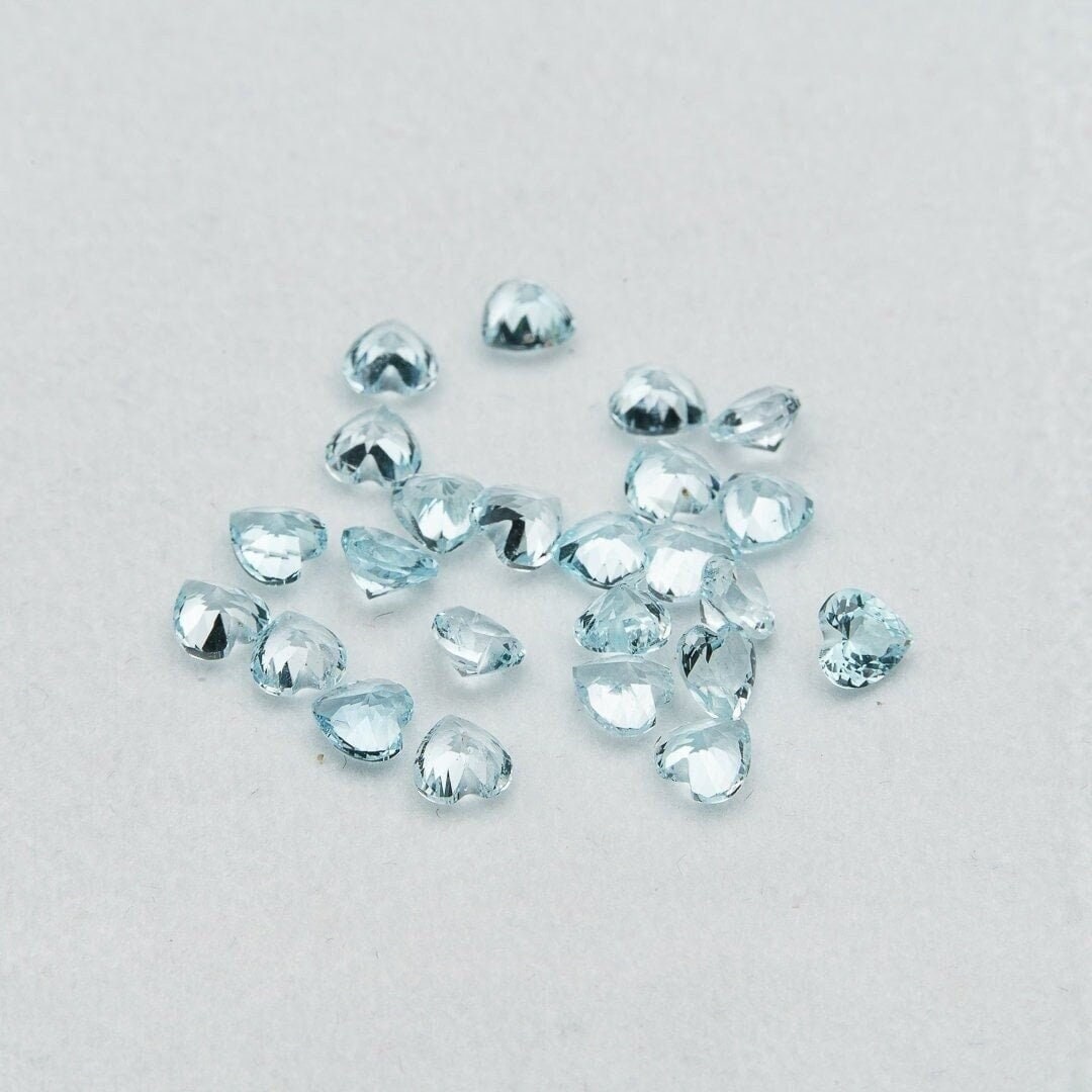 Sky blue topaz faceted heart shape cut 7.04 carat 25pcs 4x4mm loose gemstone