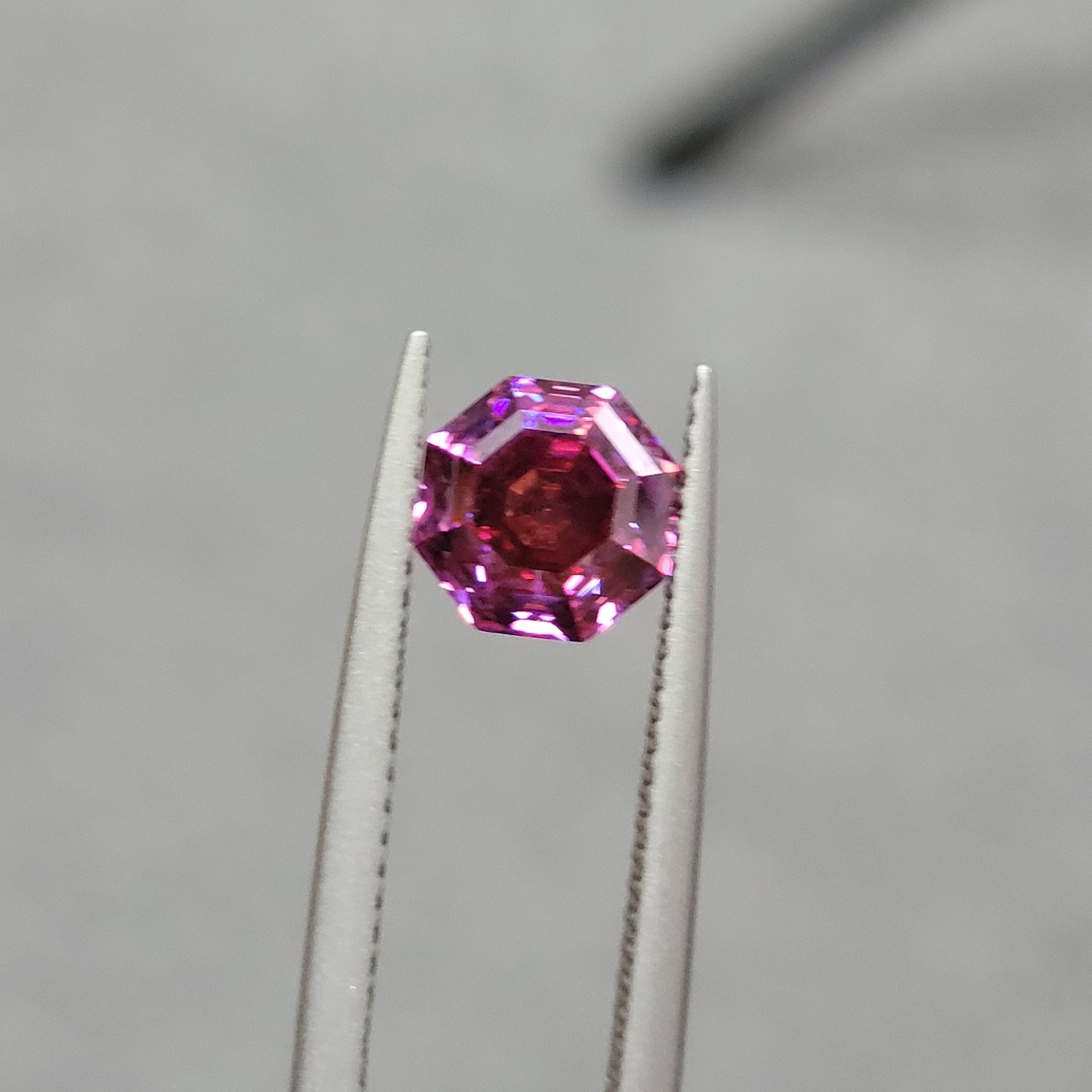 7mm 2ct loose moissanite certified vvs1 purplish red octagon cut gra laboratory gemstone