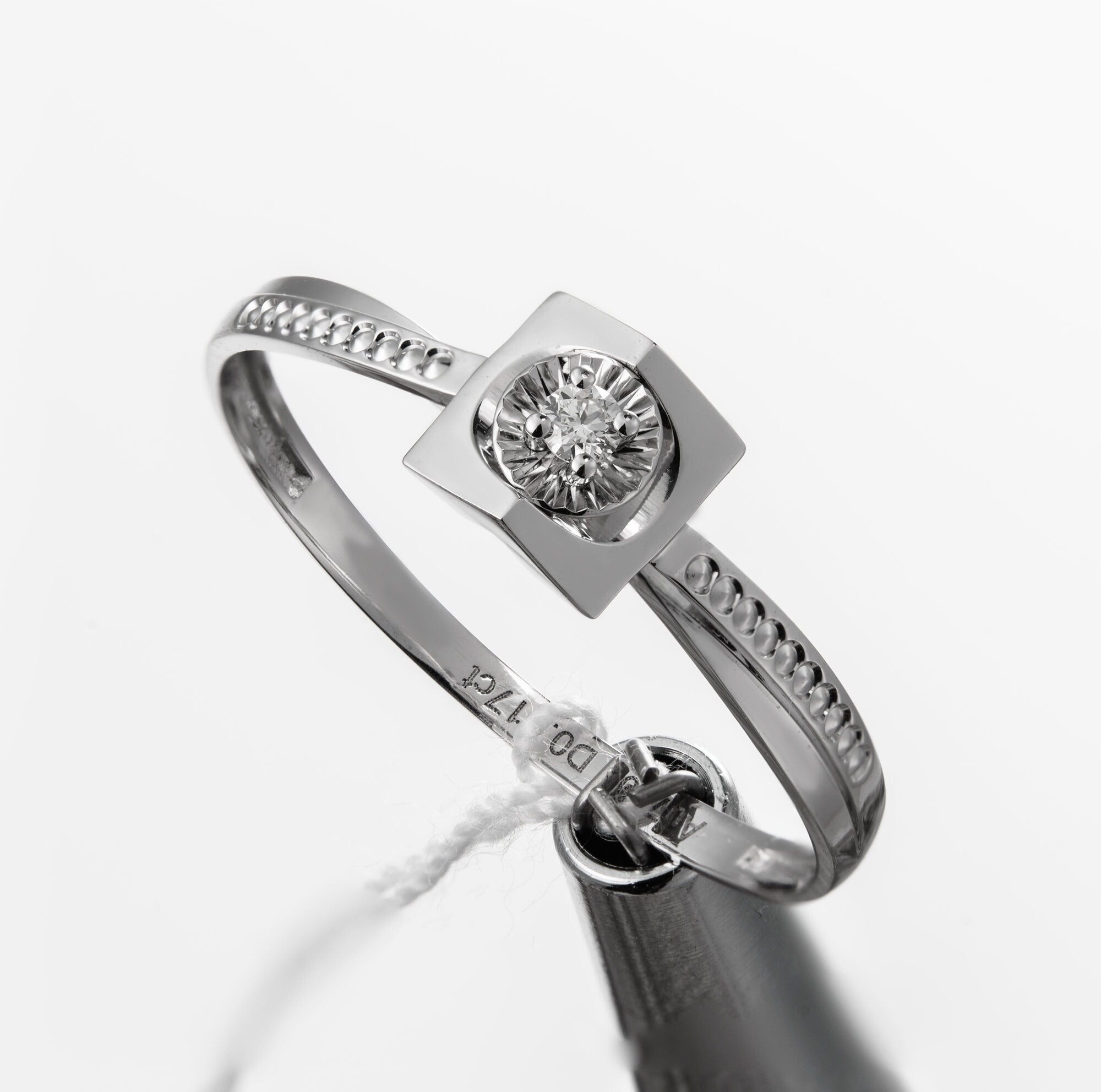 18k Natural Diamond ring White Gold 0.017ct Ring Size 6 Engagement ring 0.8g